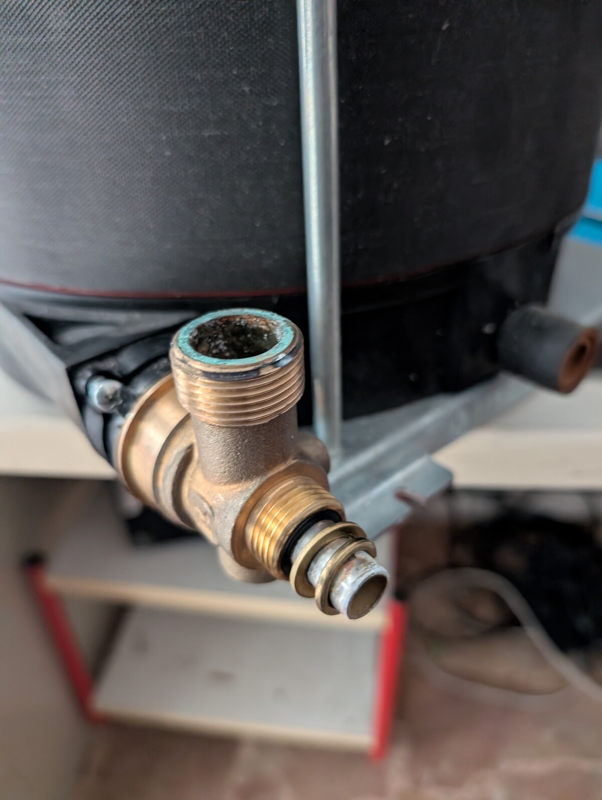Sequenza di ogiva, rondella e O-ring del tubo interno sanitario su Radiant R2K 24
